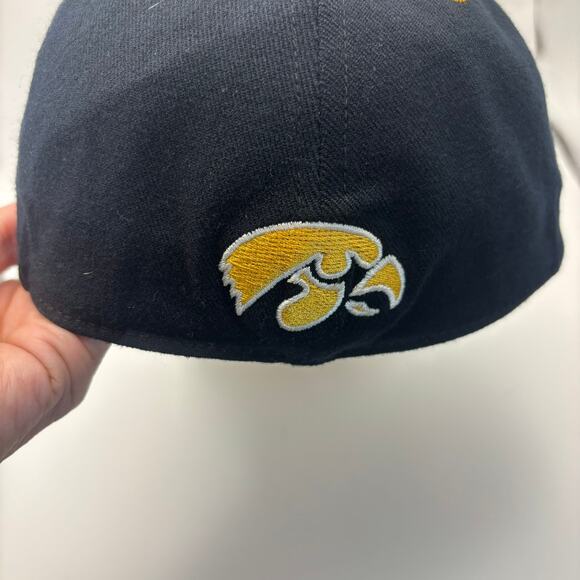 Iowa Hawkeyes Top Of The Word Fitted Hat One Fit Black Gold - Picture 2 of 5